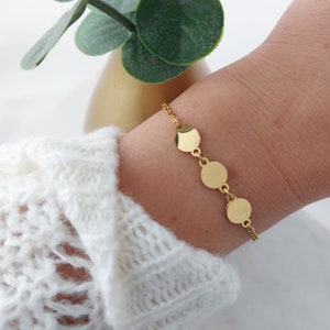 Personalisiertes Gravur Armband in Gold & Silber Armkette mit Buchstaben Plättchen, Namensarmband, Personalisiertes Geschenk für Frauen