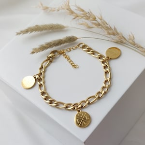 Personalisiertes Figaro Armband mit Namensgravur in Gold u. Silber Armkettchen mit Gravur Plättchen, personalisierte Armkette als Geschenk