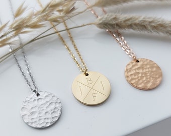 Personalisierte Halskette mit gehämmertem Gravur Anhänger in Gold, Silber oder Rosé aus Edelstahl, personalisiertes Geschenk für Frauen