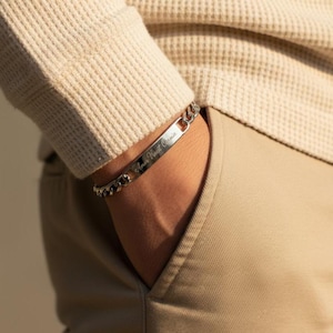 Personalisiertes Herrenarmband mit Gravur | Edelstahl Armband für Männer in Gold, Silber, Schwarz | Geschenk für Papa, Freund, Opa, Onkel