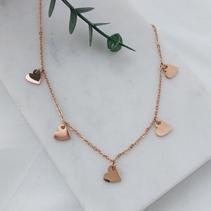 Personalisierte Herz Kette in Gold, Rosé, Silber aus Edelstahl, Kette Buchstaben Gravur, Namens Kette als Geschenk, Halskette Herzchen