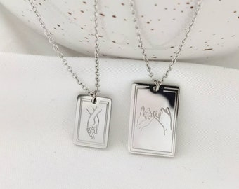 Personalized necklace in gold, silver and rose with rectangular engraved plate pendants in 13 mm or 18 mm, personalized gift