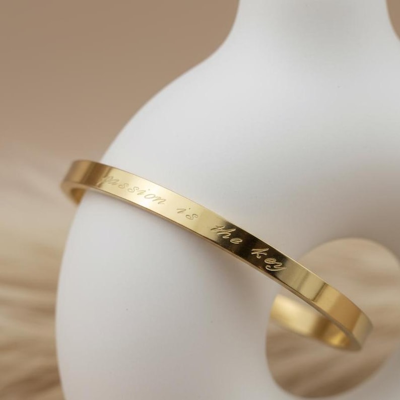 Gepersonaliseerde armband in goud, zilver of roségoud, armband met gravure, gepersonaliseerde roestvrijstalen armbanden, zilveren armbanden voor vrouwen afbeelding 1