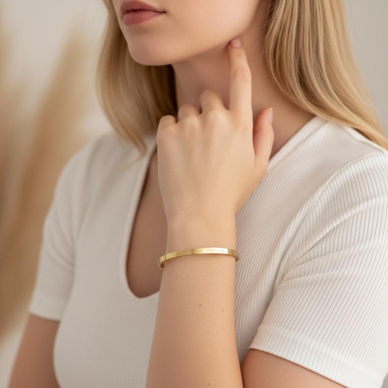 Gepersonaliseerde armband in goud, zilver of roségoud, armband met gravure, gepersonaliseerde roestvrijstalen armbanden, zilveren armbanden voor vrouwen afbeelding 2
