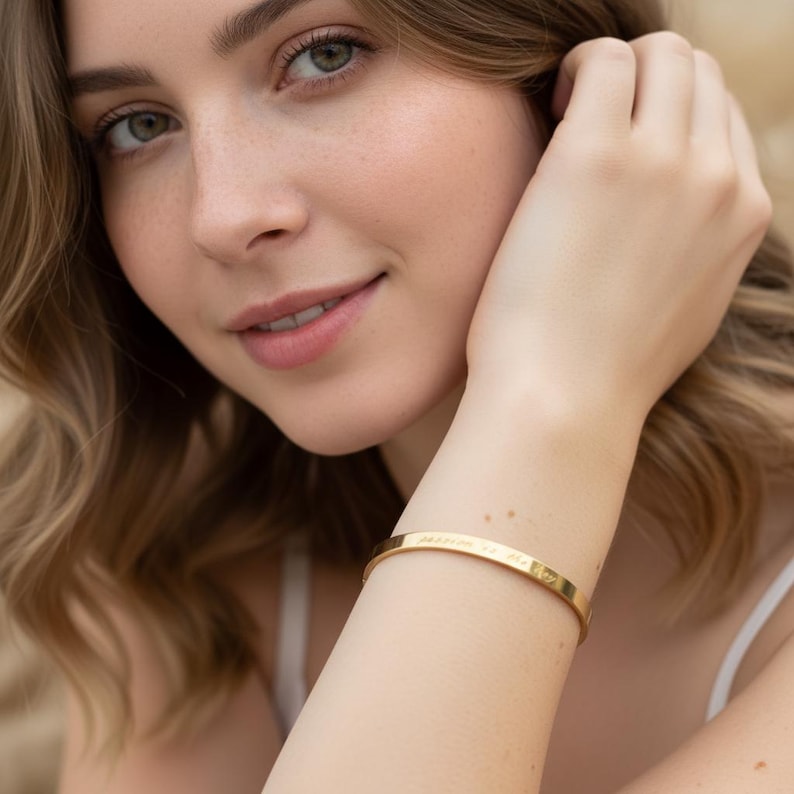 Gepersonaliseerde armband in goud, zilver of roségoud, armband met gravure, gepersonaliseerde roestvrijstalen armbanden, zilveren armbanden voor vrouwen afbeelding 3