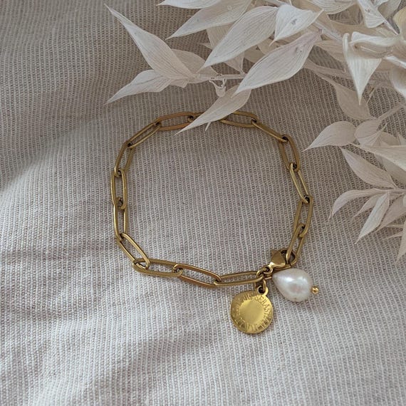 Personalisiertes Armband mit Gravur Anhänger & Süßwasserperle | Edelstahlarmband in Silber und Gold |  Schmuck Geschenk für Frauen