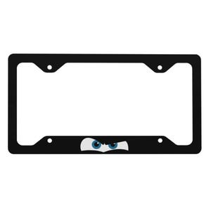 Puede incluir: Un marco de matr&iacute;cula rectangular negro que presenta un gr&aacute;fico de dos ojos estilizados y entrecerrados con iris azules y escler&oacute;tica blanca colocados en la parte inferior central del marco. El marco incluye cuatro orificios de montaje.