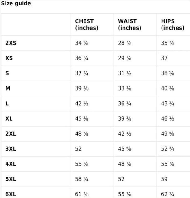 Puede incluir: Una tabla de gu&iacute;a de tallas en blanco y negro titulada Size guide, que enumera tallas desde 2XS hasta 6XL con las medidas correspondientes de pecho, cintura y caderas en pulgadas. La tabla proporciona valores num&eacute;ricos para cada categor&iacute;a.