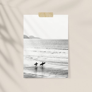 Surfers Print, Coastal Wall Art, Beach Wall Art, Arte en blanco y negro, Coastal Wall Decor, DESCARGA DIGITAL, PRINTABLE Art, Large Wall Art imagen 4