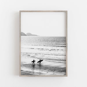 Surfers Print, Coastal Wall Art, Beach Wall Art, Arte en blanco y negro, Coastal Wall Decor, DESCARGA DIGITAL, PRINTABLE Art, Large Wall Art imagen 1