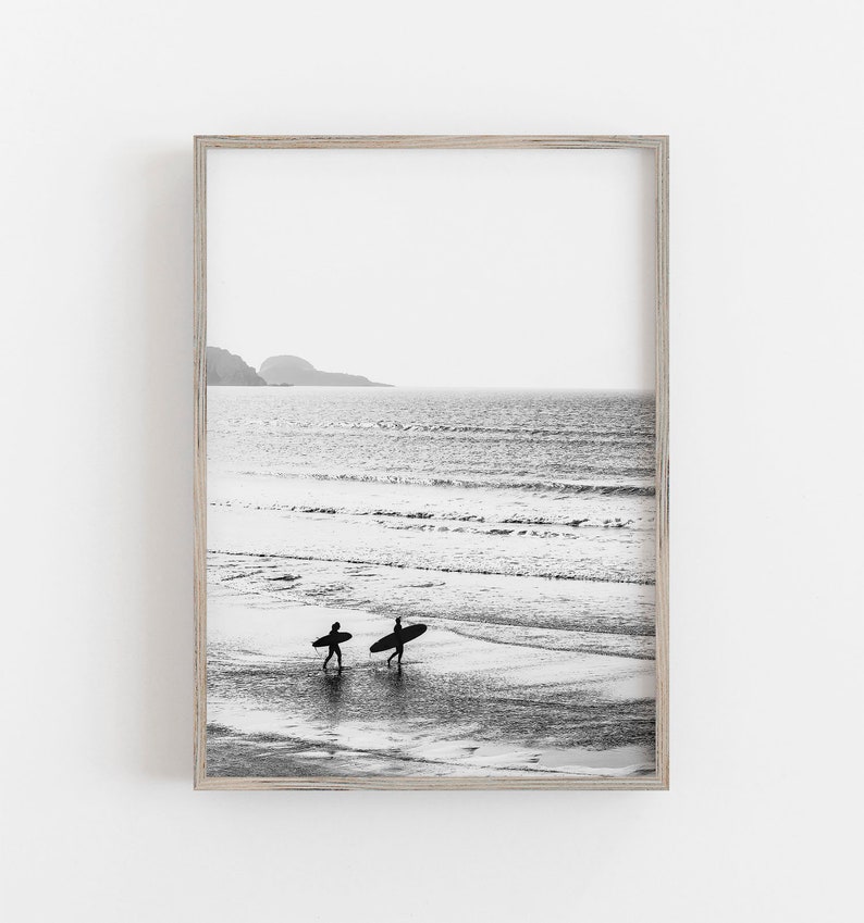 Surfers Print, Coastal Wall Art, Beach Wall Art, Arte en blanco y negro, Coastal Wall Decor, DESCARGA DIGITAL, PRINTABLE Art, Large Wall Art imagen 1