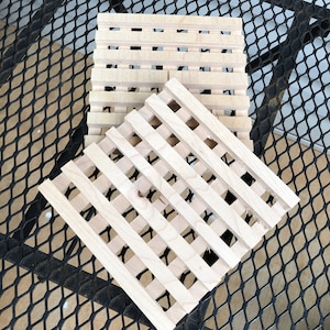 Set of two trivets