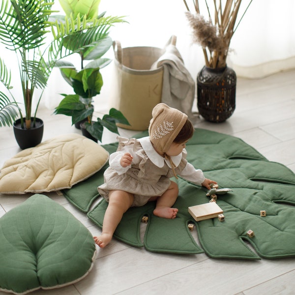 Leinen Spielmatte Blatt • Gepolsterter Bio-Baby Monstera Teppich • Öko-TEX Standard Qualität • Kinder gesteppte Krabbeldecke • Kleinkind spielen Tropischer Teppich