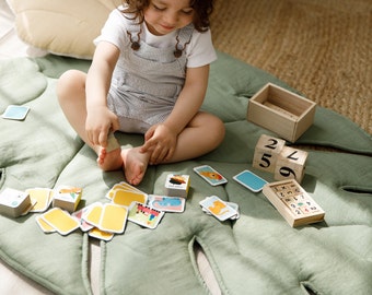 Leinen-Spielmatte „Blatt“ • Bio-Baby-gepolsterter Monstera-Teppich • Öko-TEX-Standardqualität • Gesteppte Krabbelmatte für Kinder • Spielender tropischer Teppich für Kleinkinder