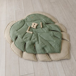 Leinen Spielmatte Blatt • Gepolsterter Bio-Baby Monstera Teppich • Öko-TEX Standard Qualität • Kinder gesteppte Krabbeldecke • Kleinkind spielen Tropischer Teppich