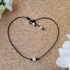 Freshwater pearl deals leather choker