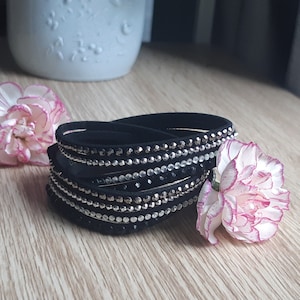 Schwarzes Faux Wildleder Armband, Doppel Wickelarmband, Diamante, Boho Luxe