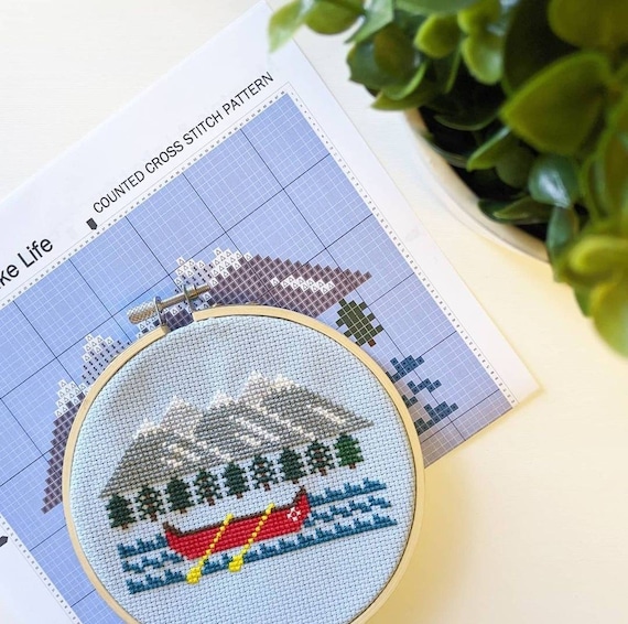 101 TIPS TO NEEDLE POINT & CROSS STITCH PATTERNS GUIDE BOOK: Easy steps to  learning the unique & basic of needlepoint in creating amazing patterns