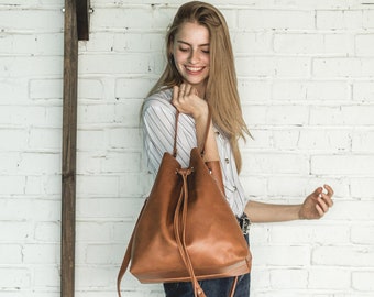 Borsa a secchiello in pelle di vacchetta: borsa a tracolla minimalista convertibile