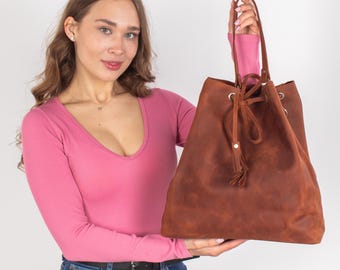 Borsa a secchiello in pelle di vacchetta fatta a mano: borsa a tracolla minimalista convertibile