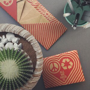 Love Peace, billetera de papel origami, hecha a mano, vegana, sustentable, regalo, para él, para ella, delgada, reciclada, fina, ecológica