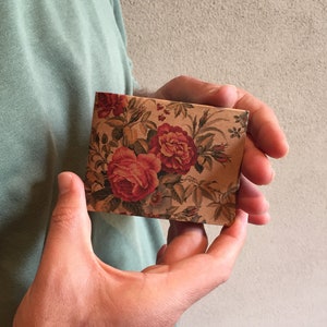 Vintage Flowers , Portemonnaie aus Origami-Papier, handgemacht, vegan, nachhaltig, Geschenk, für Sie, für Ihn, dünn, schlank, umweltfreundlich