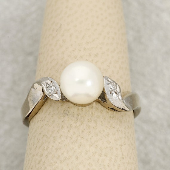 14K White Gold, Diamond, and Pearl Ring - image 1