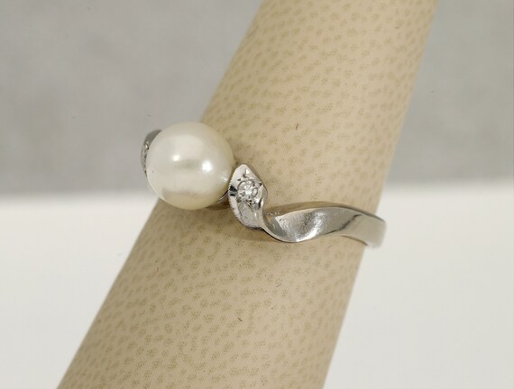 14K White Gold, Diamond, and Pearl Ring - image 4