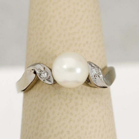 14K White Gold, Diamond, and Pearl Ring - image 2