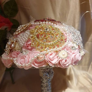 Wedding bouquets flowers and brooches