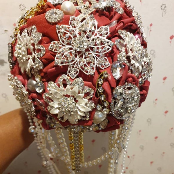 Bouquet mariage rouge  broches