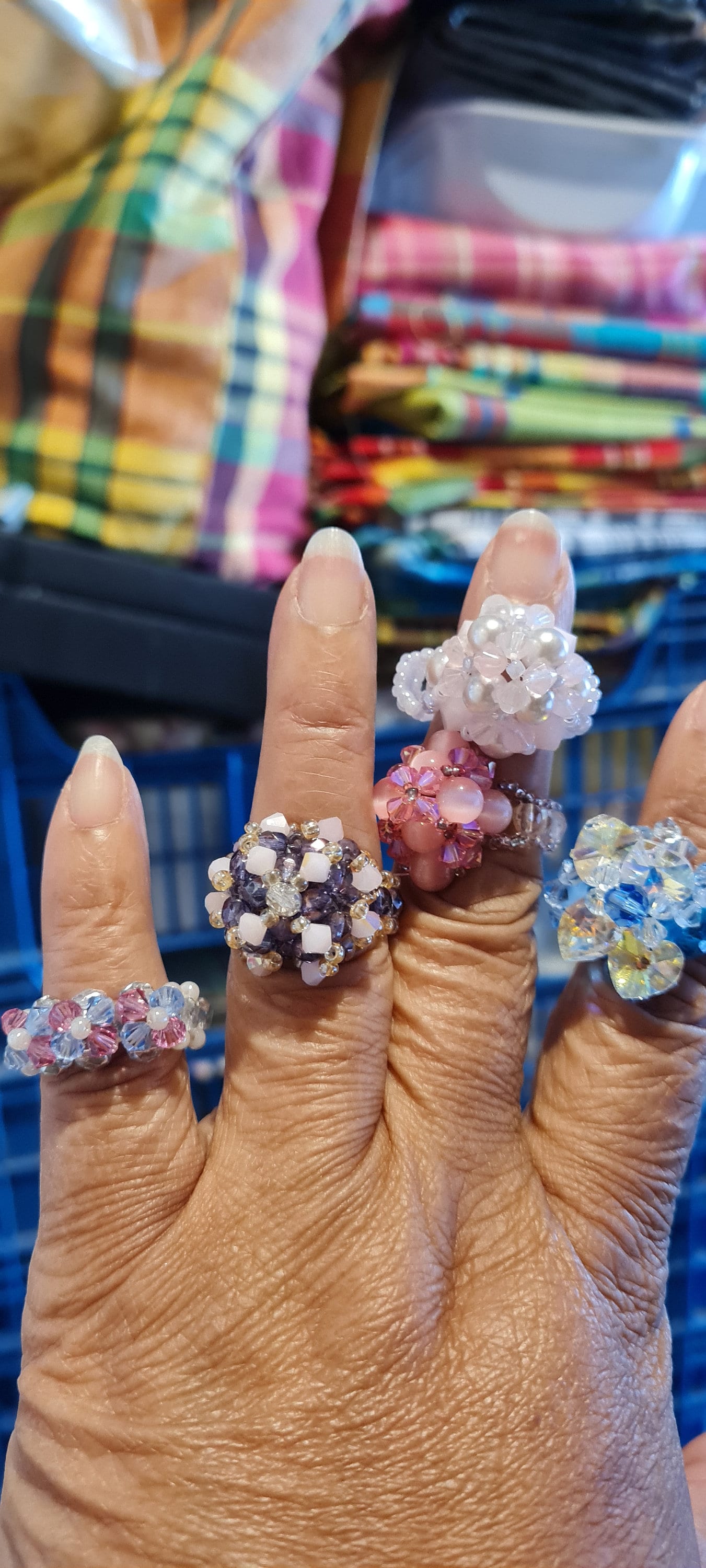 Bague en perles cristal de Swarovski fait main. Bien choisir celle que vous souhaitez avant de commander. Etsy France