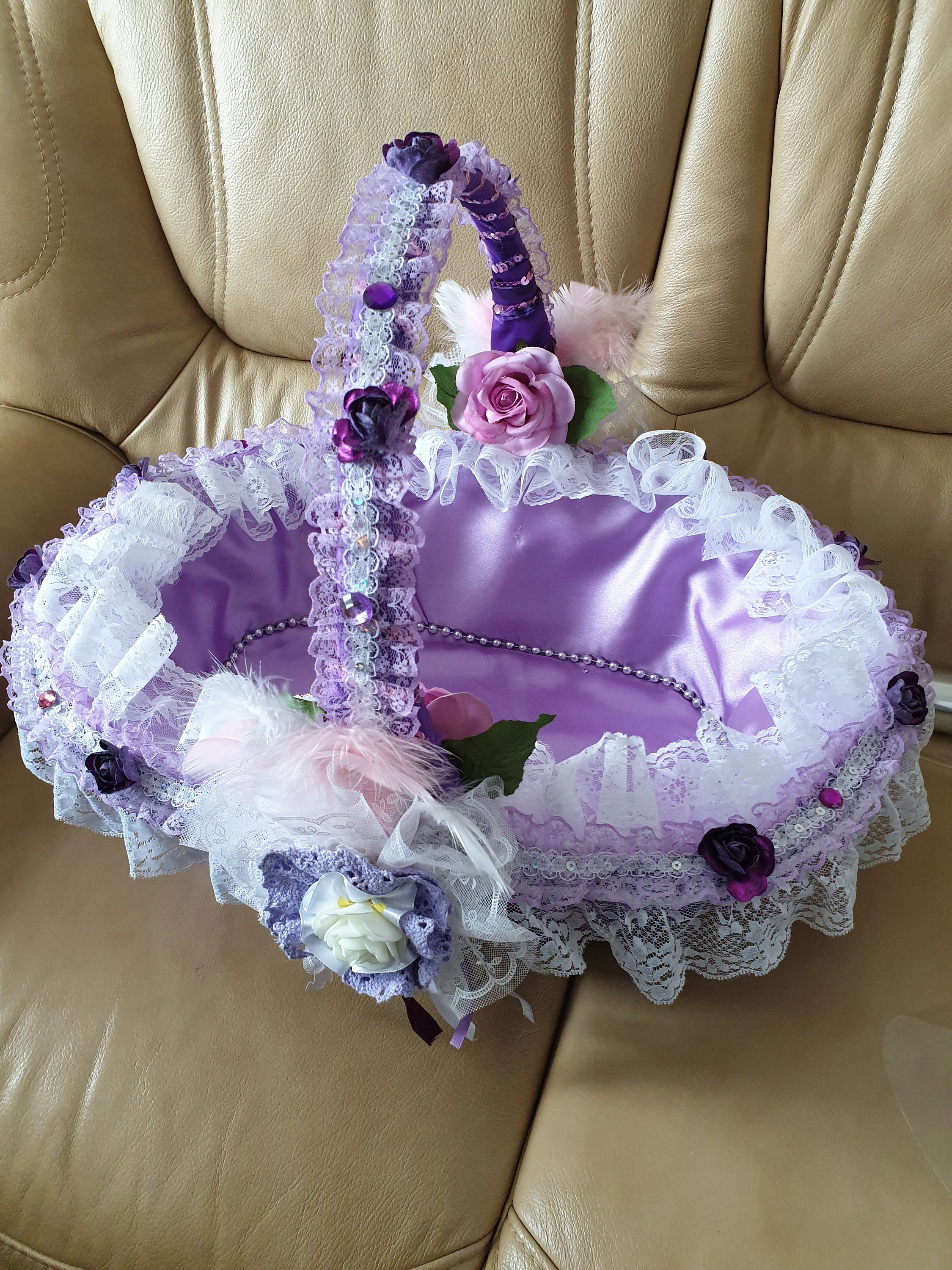 17cm diameter Purple and purple satin wicker basket With purple lace and flowers