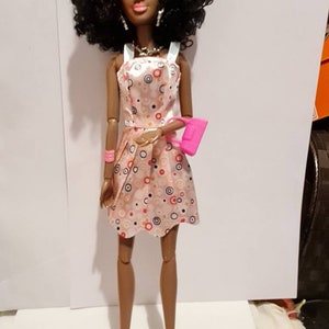 BARBIE Tête à coiffer brune coupe afro Barbie pas cher 