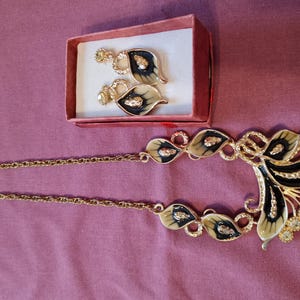 Necklace and earrings set