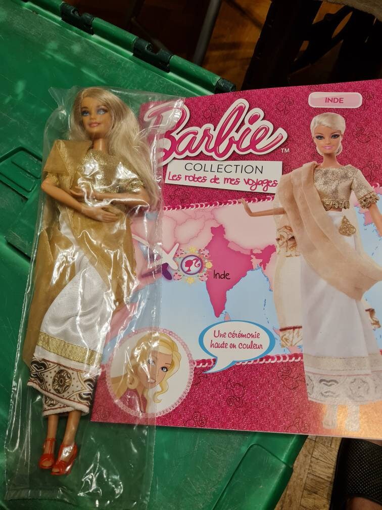 Collection Barbie robe de voyage barbie avec son fascicule du pays Etsy Canada
