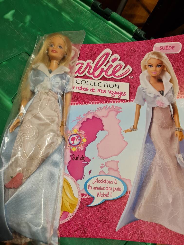 Lot Barbie : 4 Tenues De Voyage + Mallette Penderie - Neuf