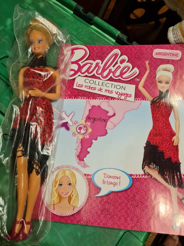 7 Livrets Barbie Les robes de mes voyages - Livres