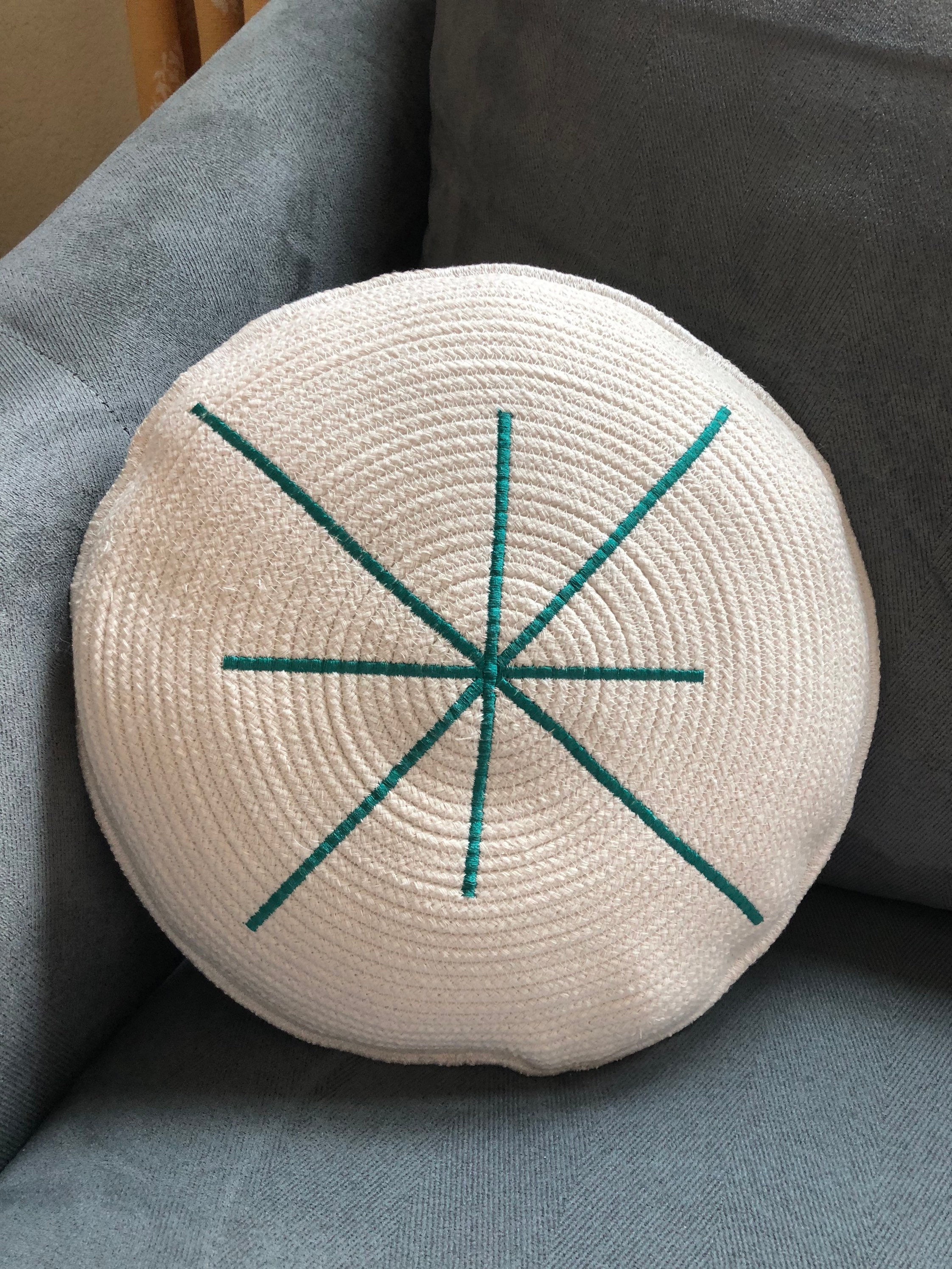 round accent pillows