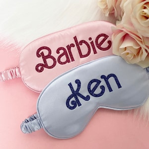 Masque pour les yeux en satin de soie Barbie | Masque contour des yeux personnalisé | Police Barbie | Cadeau pour elle | Masque pour les yeux de luxe au choix | Cadeau pour couple