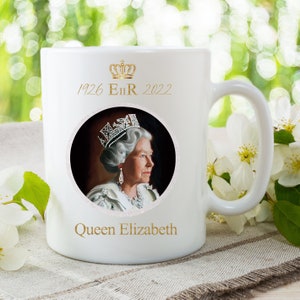 Queen Elizabeth II Memorabilia Mug - Platinum Jubilee Commemorative - The Queen&#39;s Emblem - God Save The Queen - Mug Gift - Queen