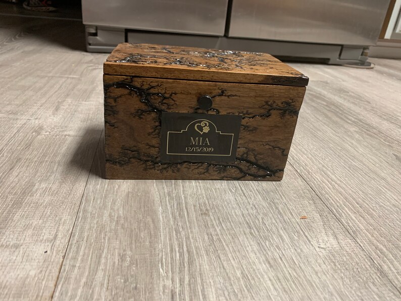 Pet Urn 10-25lbs