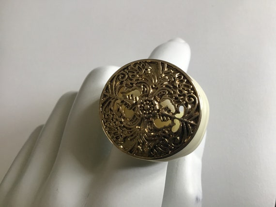 Vintage 80’s Lucite Ring. Gold Tone Filigree Ring.