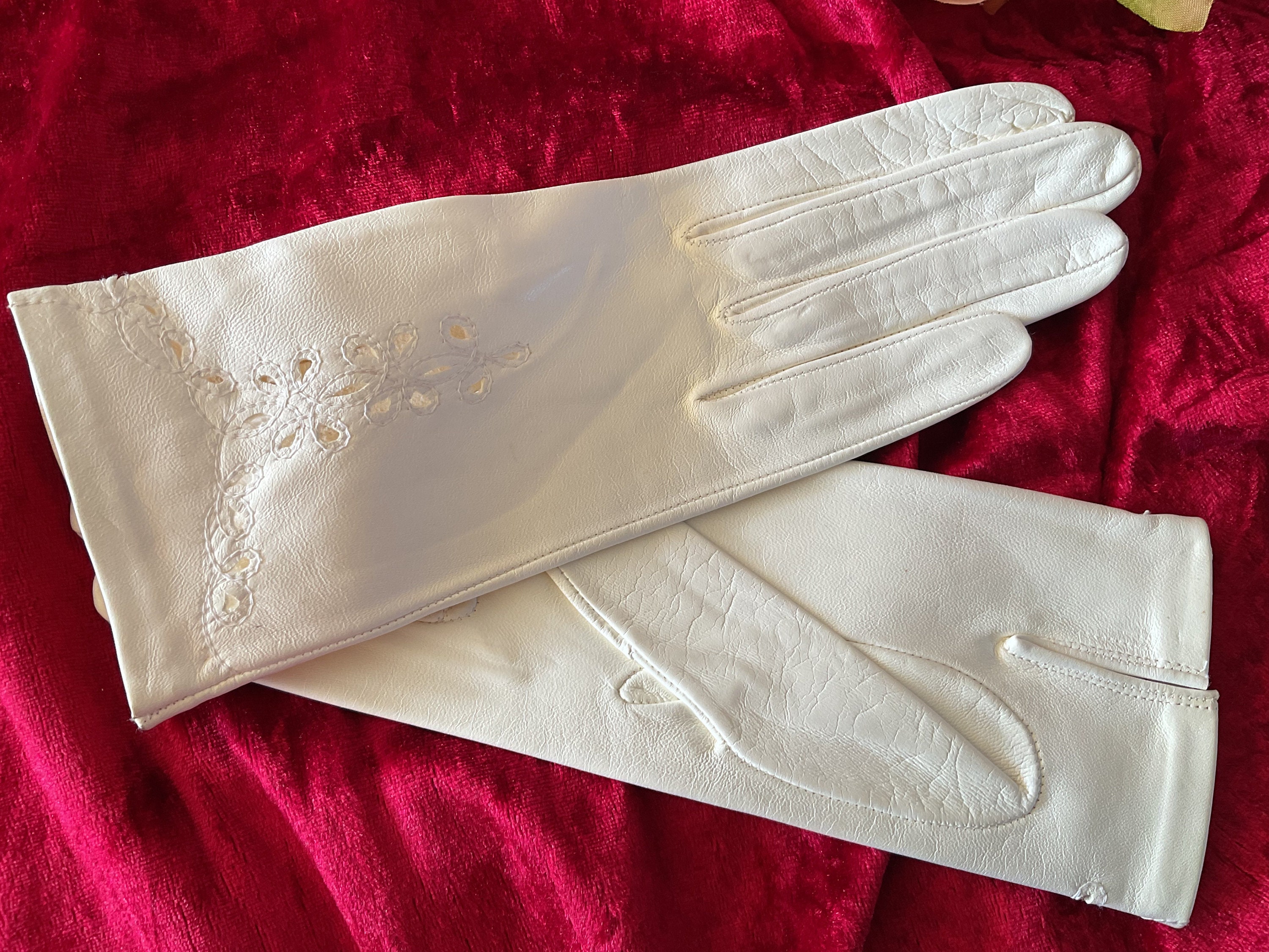 Vtg. Unused Italy White Gloves Leather/s & M Size Timeless
