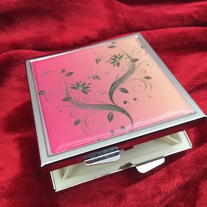 Vintage 1990’s Pill Box. Square Pill Box. Purse Accessory.Organiser Pill Box/Unisex Pill Box/ Her/His Pill Box./Travel Pill Box. Flower Box