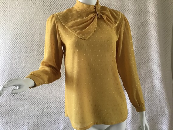 Vintage 1970’s Woman’s Blouse. Long Sleeve Blouse.