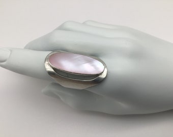 Vintage 65’s Silver Ring. Large Oval Silver Ring. Pink Mother Of PearL Silver Ring. Woman’s Silver Ring. 9 Size Silver Ring. Her Gift