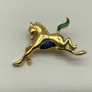 80’s Vintage Horse Brooch Pin/Gold Tone Metal Jewel/Woman’s Accessories/Enamel Brooch Pin/Animal Jewelry/ Her Anniversary/Her Gift/ Horse’s