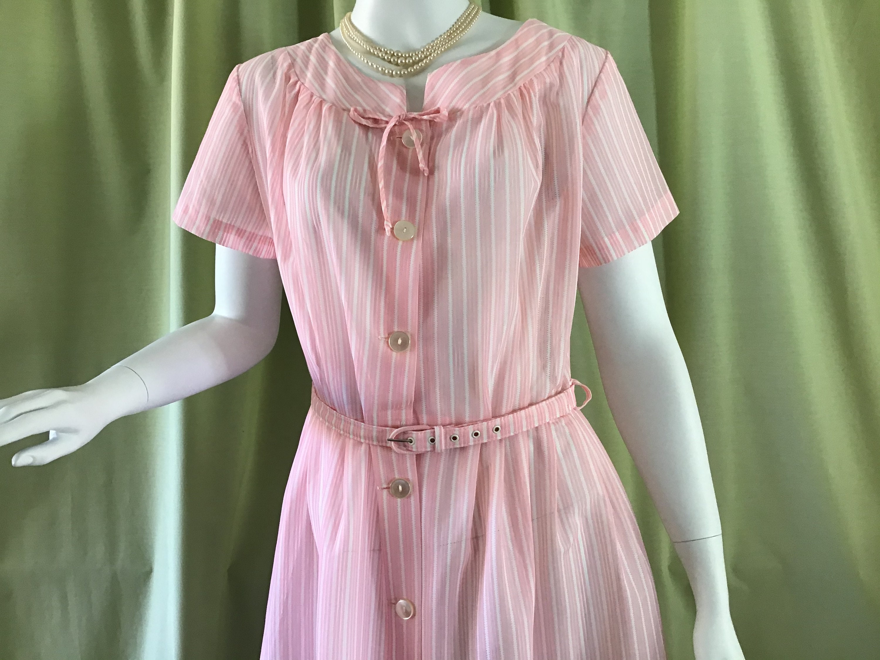Vintage 70's Woman's Pink Pastel Dress . Vintage Size XW