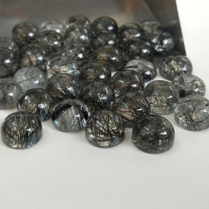 Cabochon rond en quartz noir naturel de 9 mm.